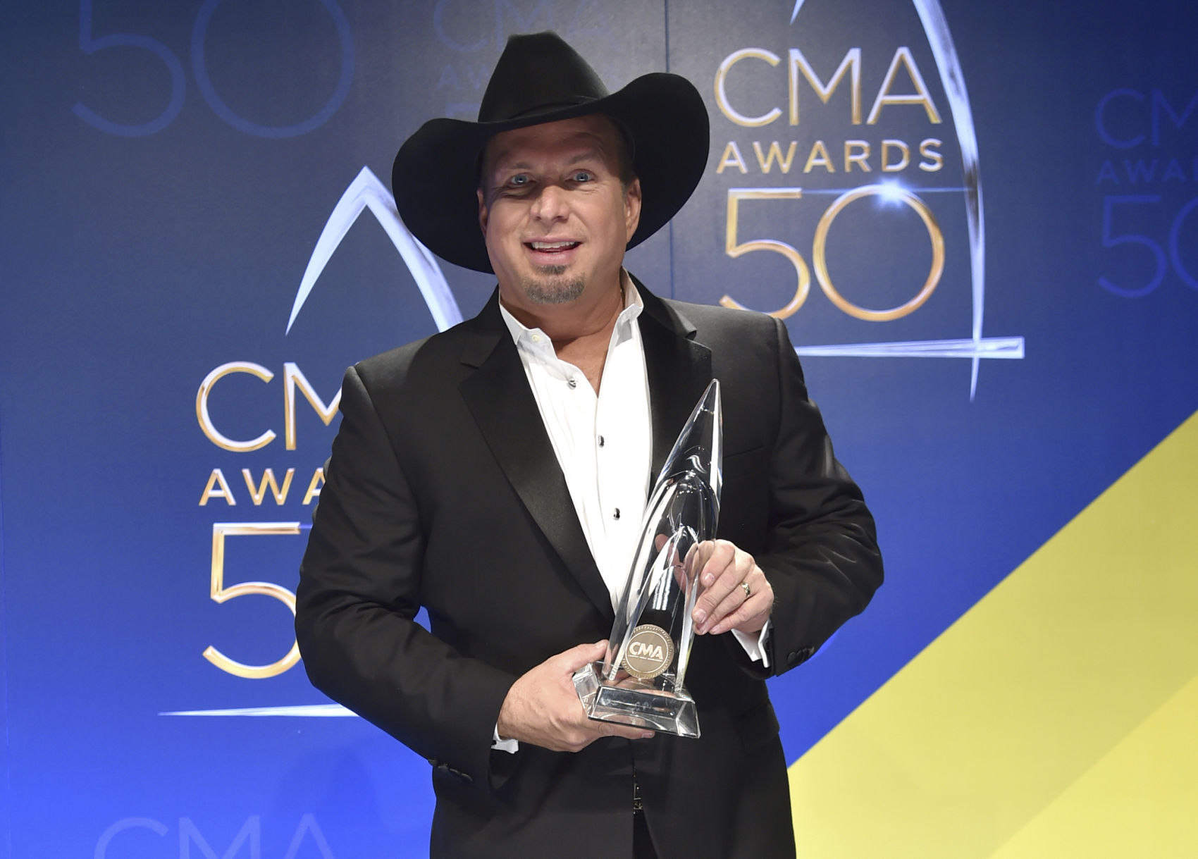 Garth Brooks Screeching Sound